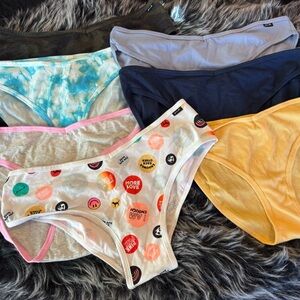 VS/Pink 7 Colorful Women's Panty Set.